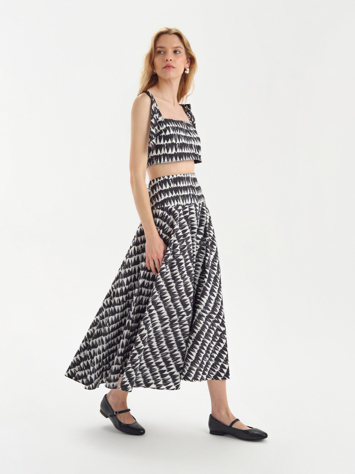 Czarne baleriny z ozdobnym zapiciem