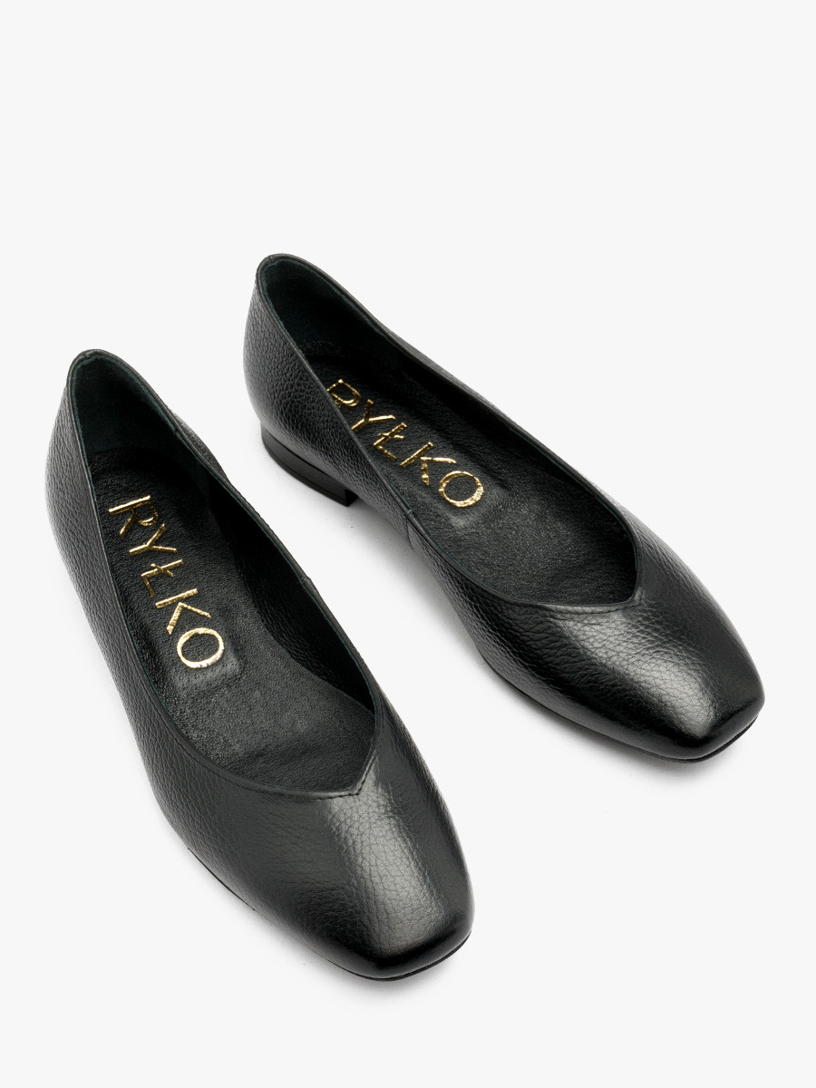 Czarne baleriny z ozdobnym wyciciem na cholewce