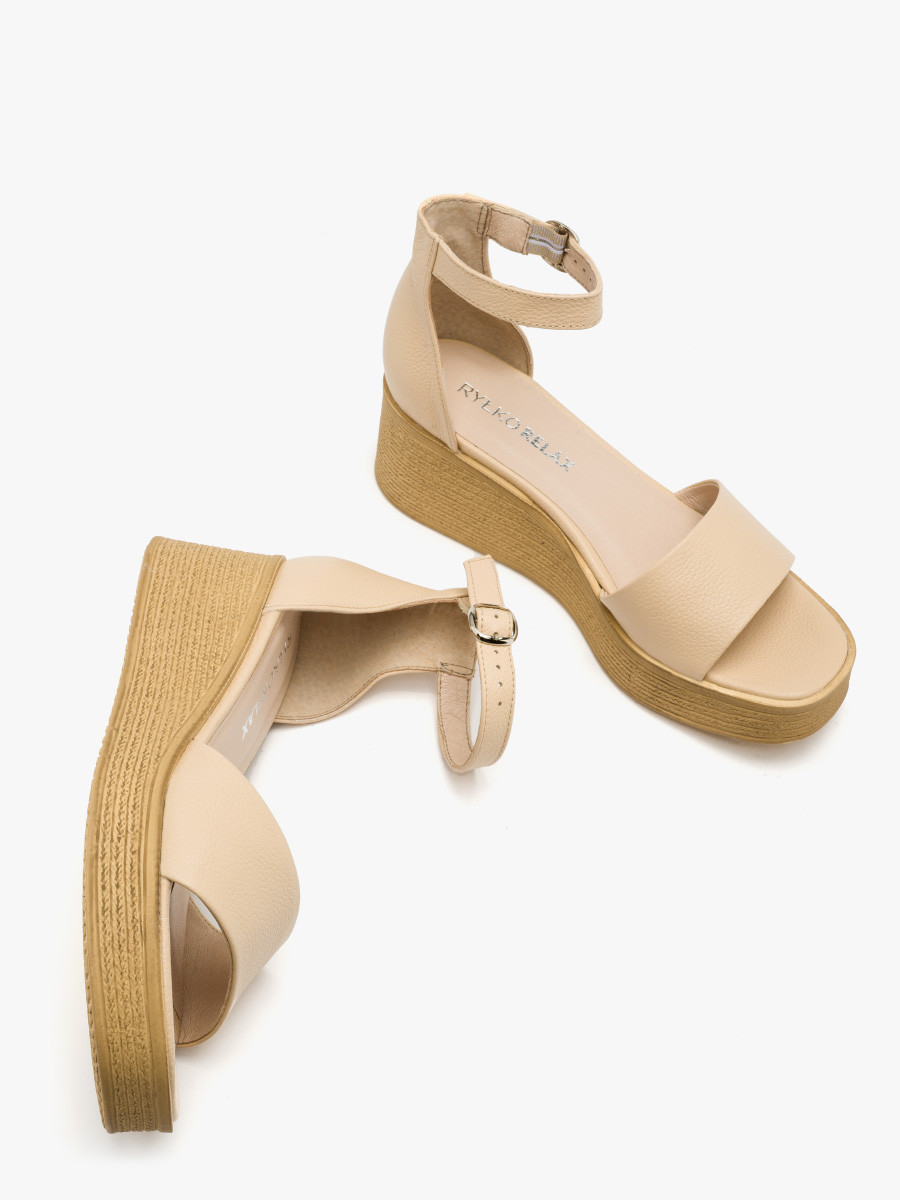 Beowe sanday na ozdobnej platformie