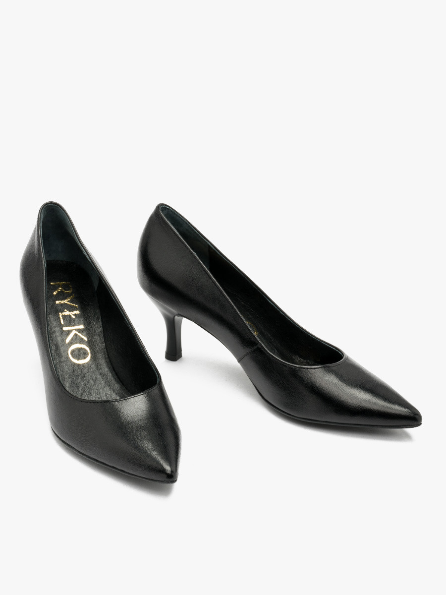 Czarne czóenka na szpilce