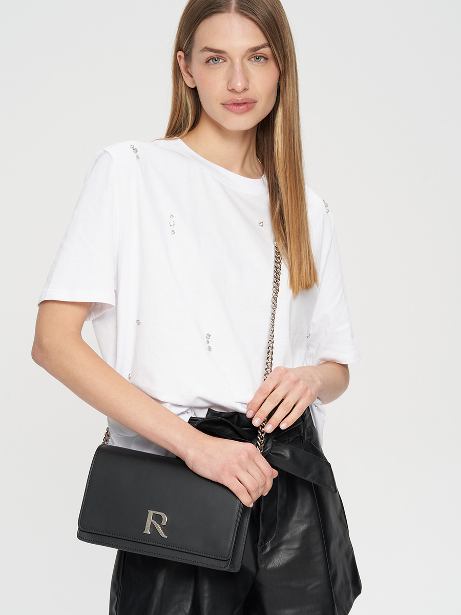 Maa, czarna torebka na srebrnym ańcuszku