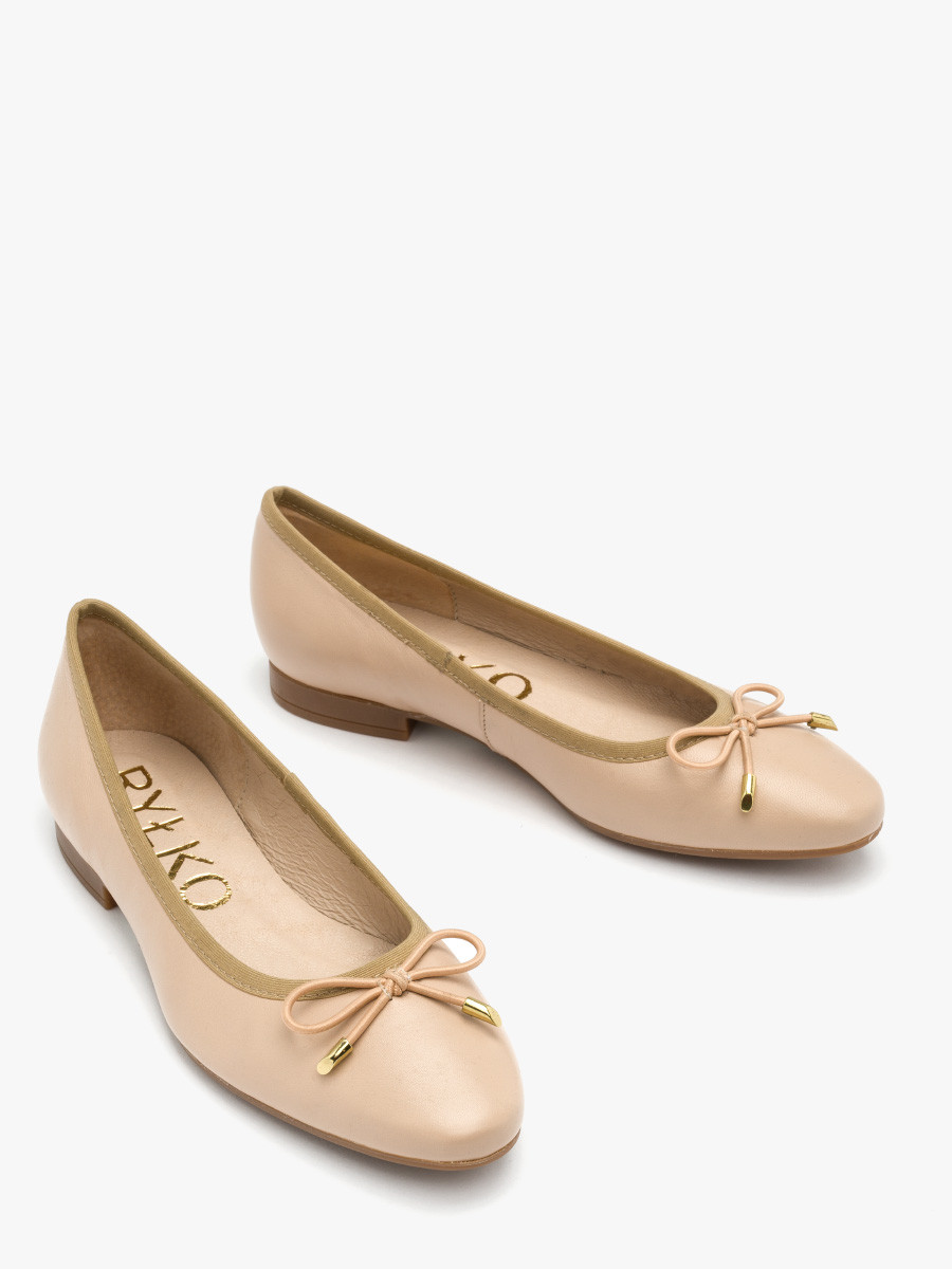 Beowa balerina z ozdobn kokard