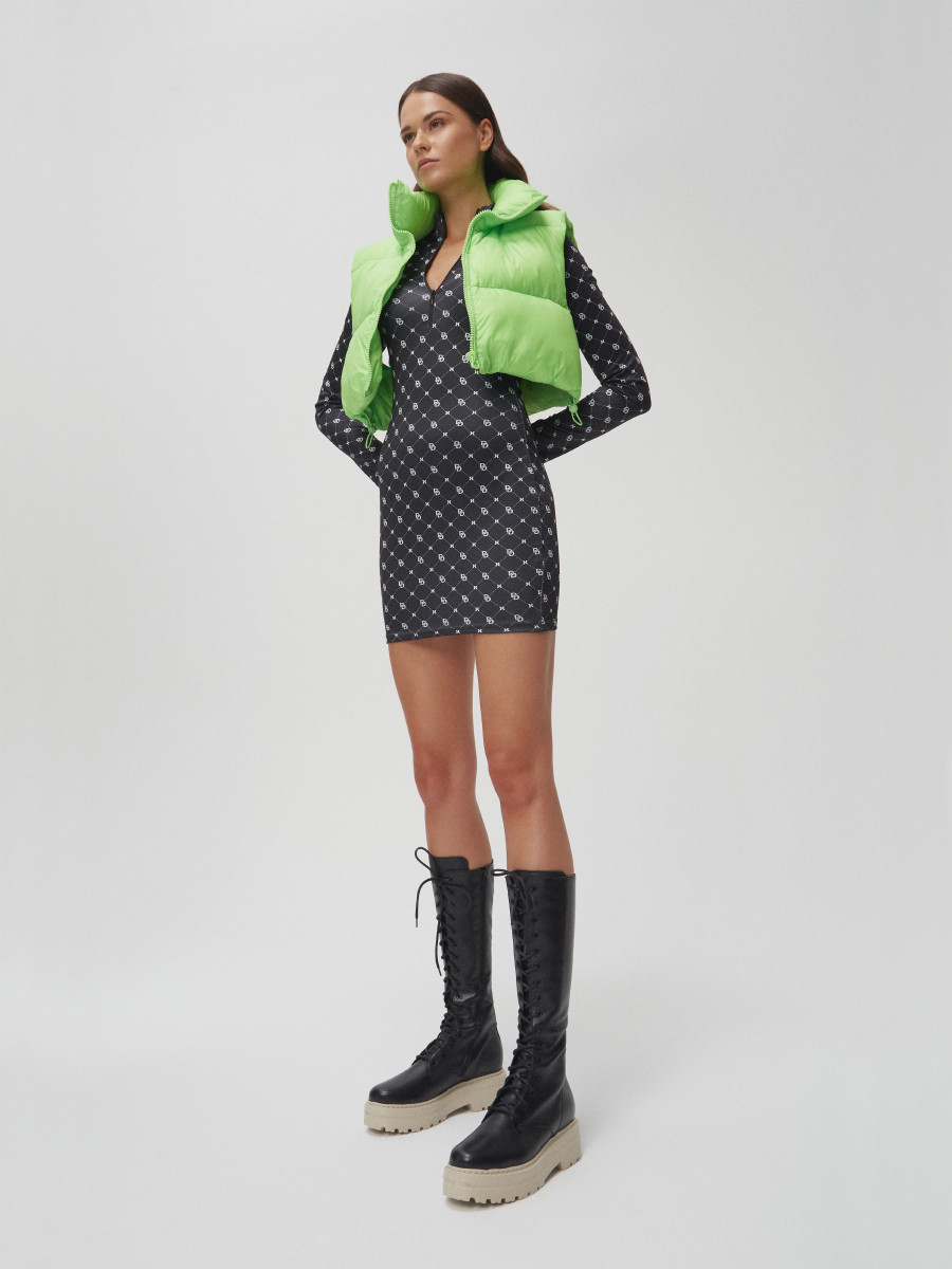 Czarne trzewiki na grubej kremowej podeszwie