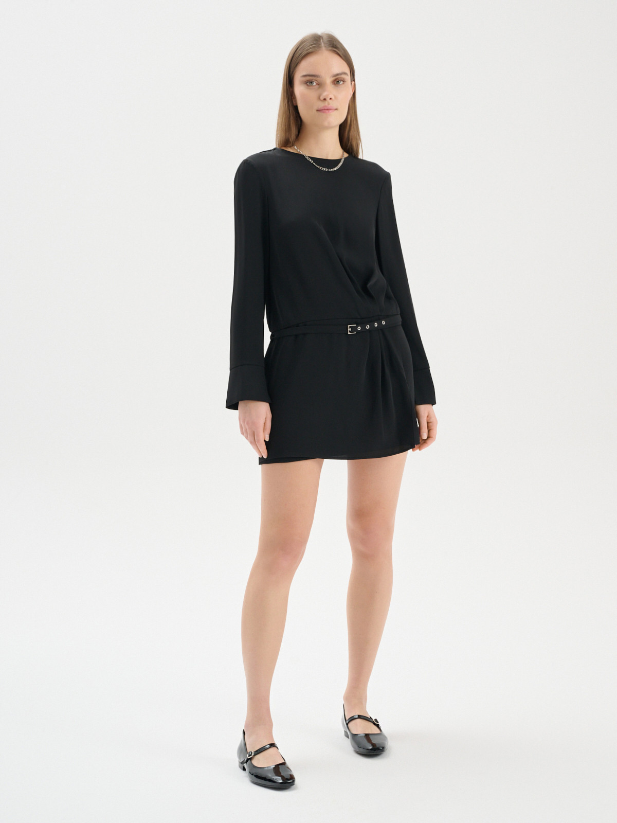 Czarne lakierowane baleriny z ozdobnym zapiciem