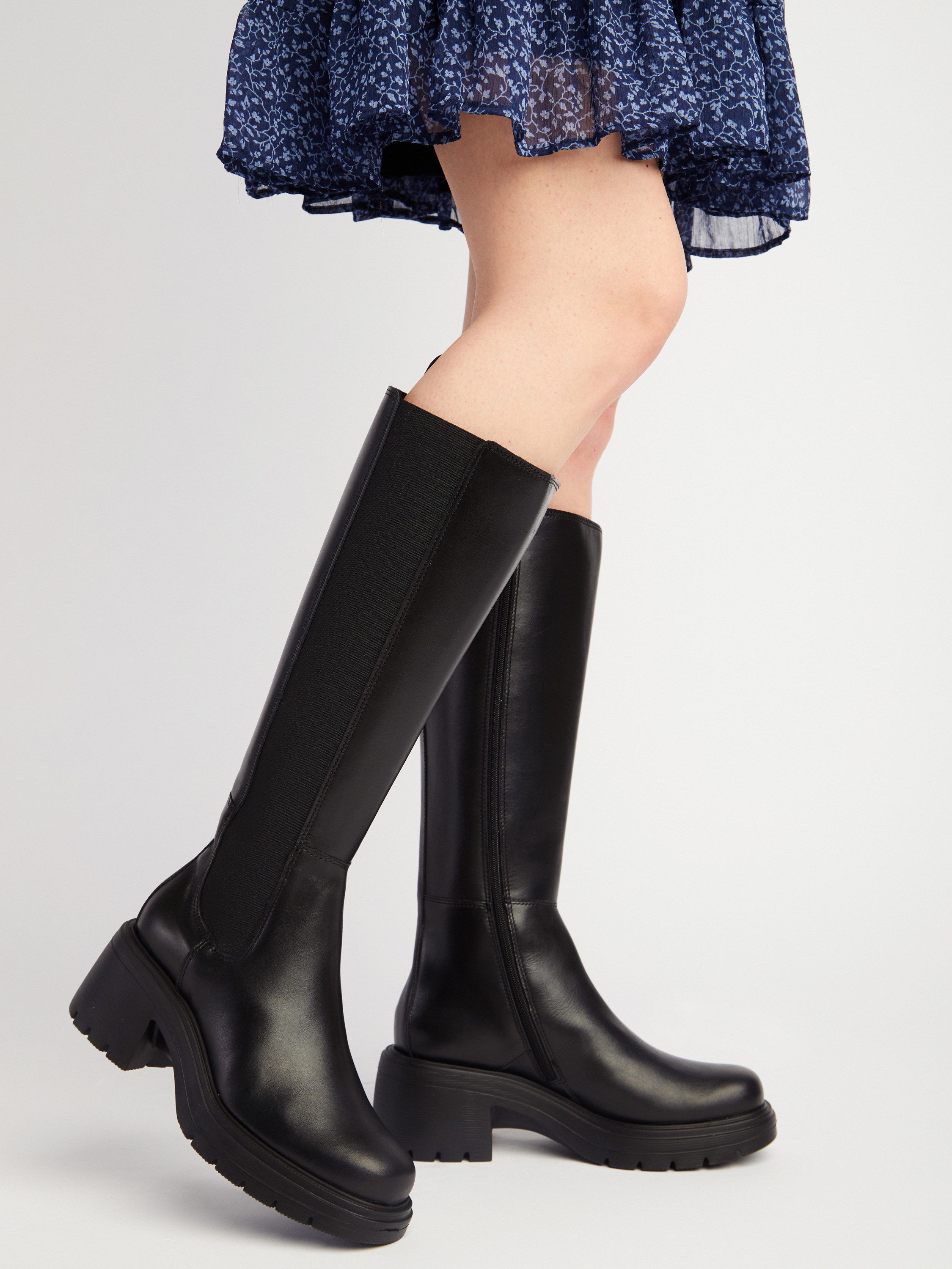 Czarne kozaki z elastyczn gum