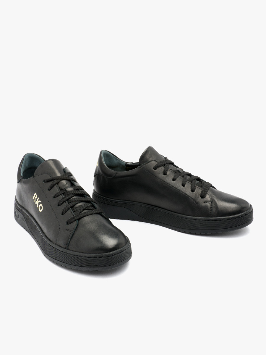 Czarne póbuty sportowe