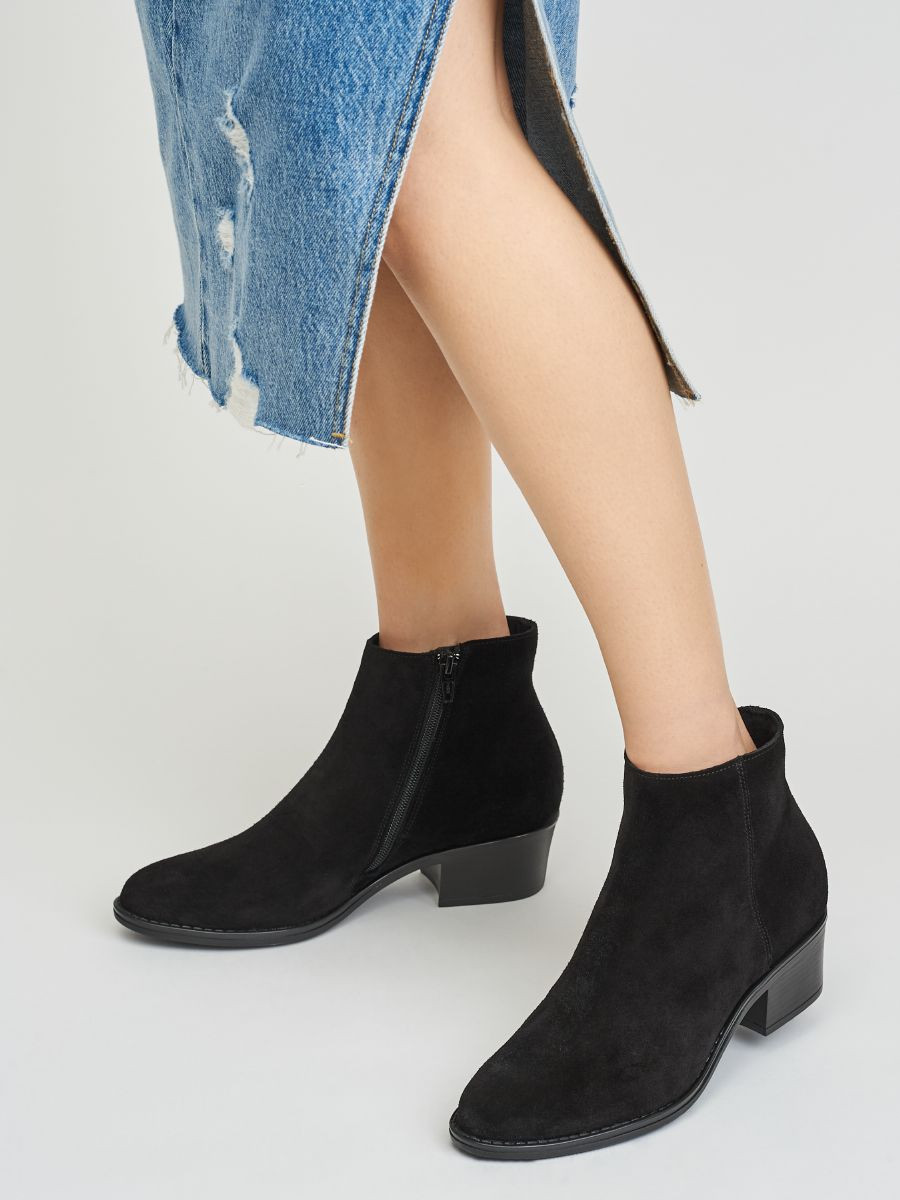 Czarne, welurowe botki
