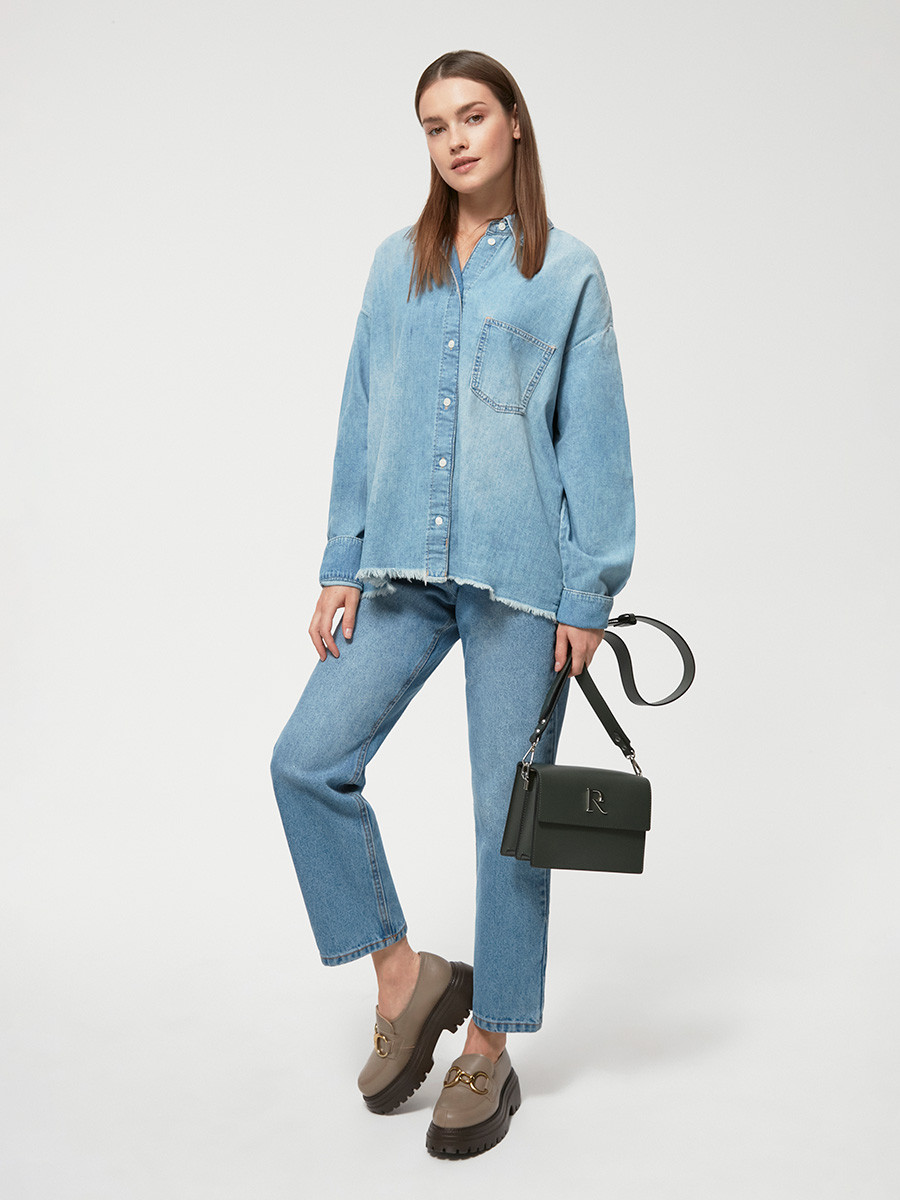 Ciemnobeowy mokasyn ze srebrn ozdob