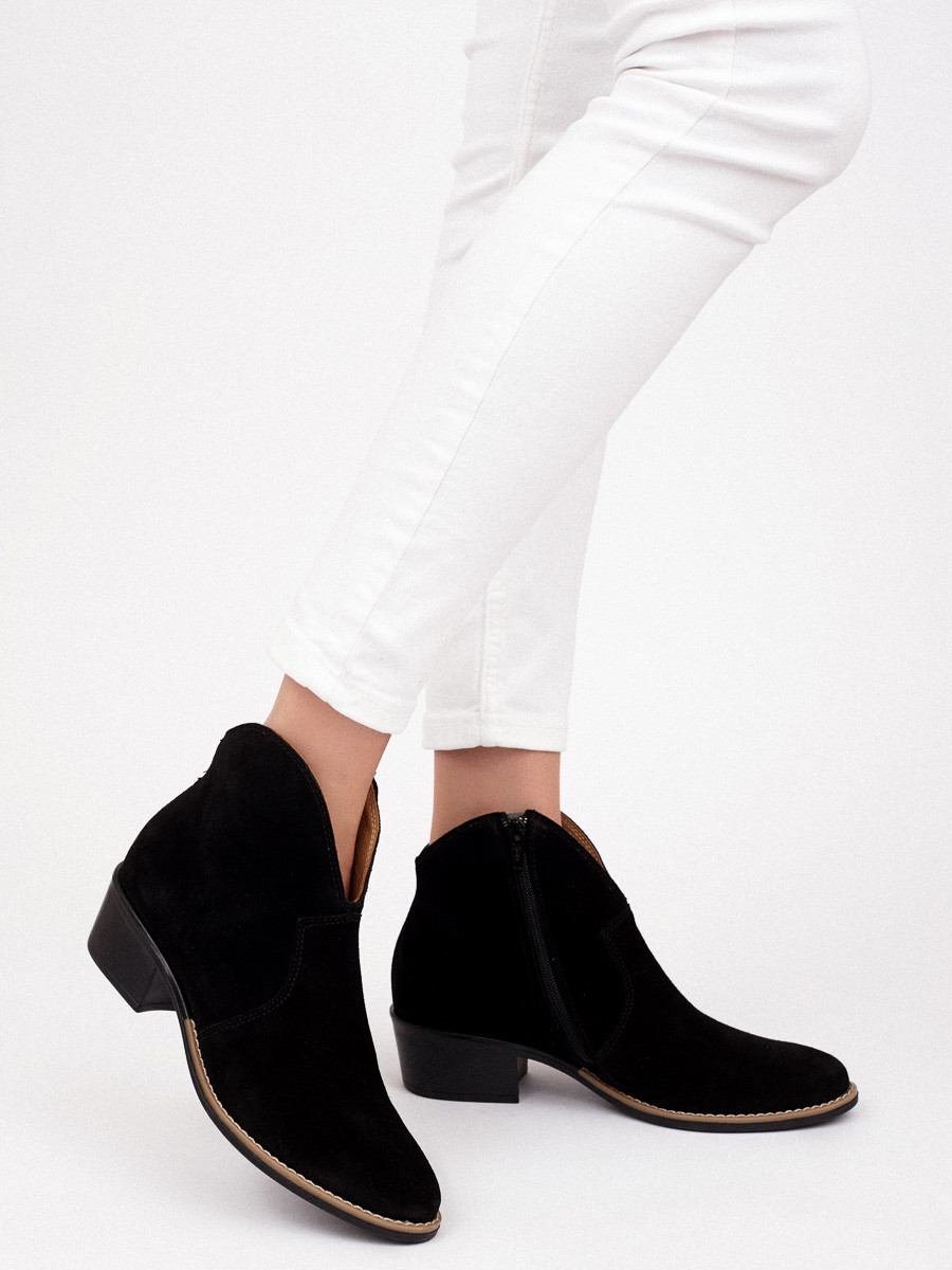 Czarne, welurowe kowbojki