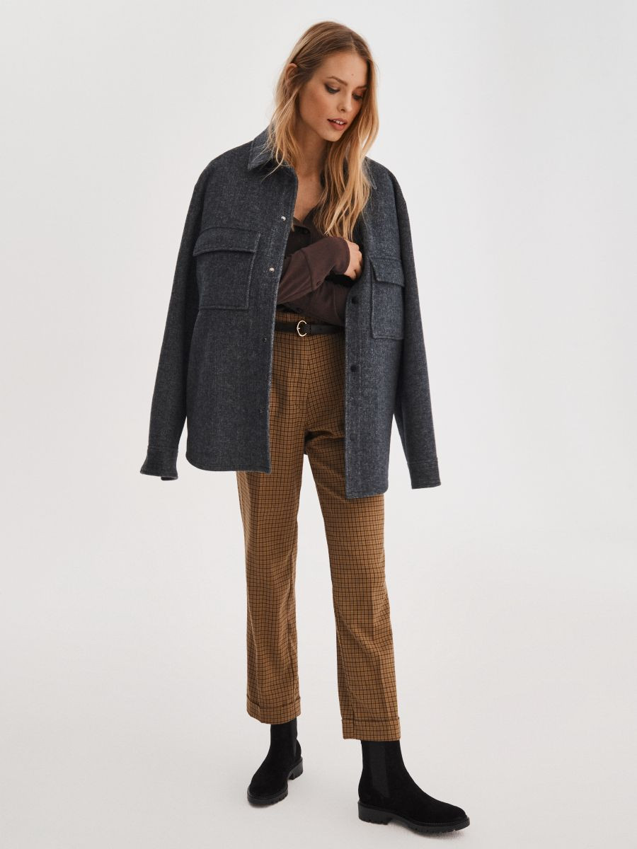 Czarne sztyblety na paskiej podeszwie