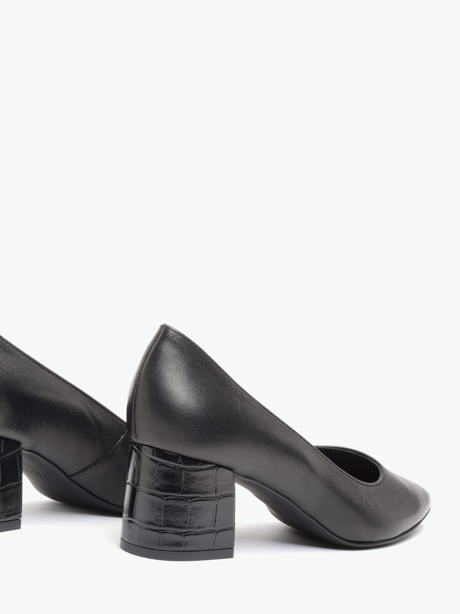 Czóenka na ozdobnym klocku