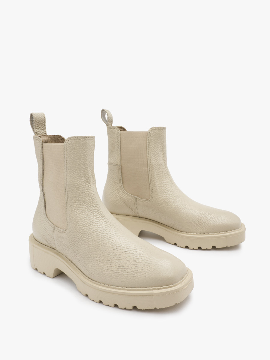 Kremowe sztyblety na lekkiej podeszwie