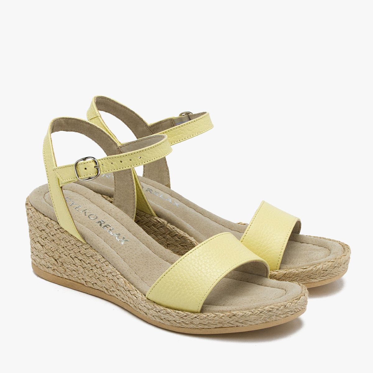 óte sanday na ozdobnej platformie