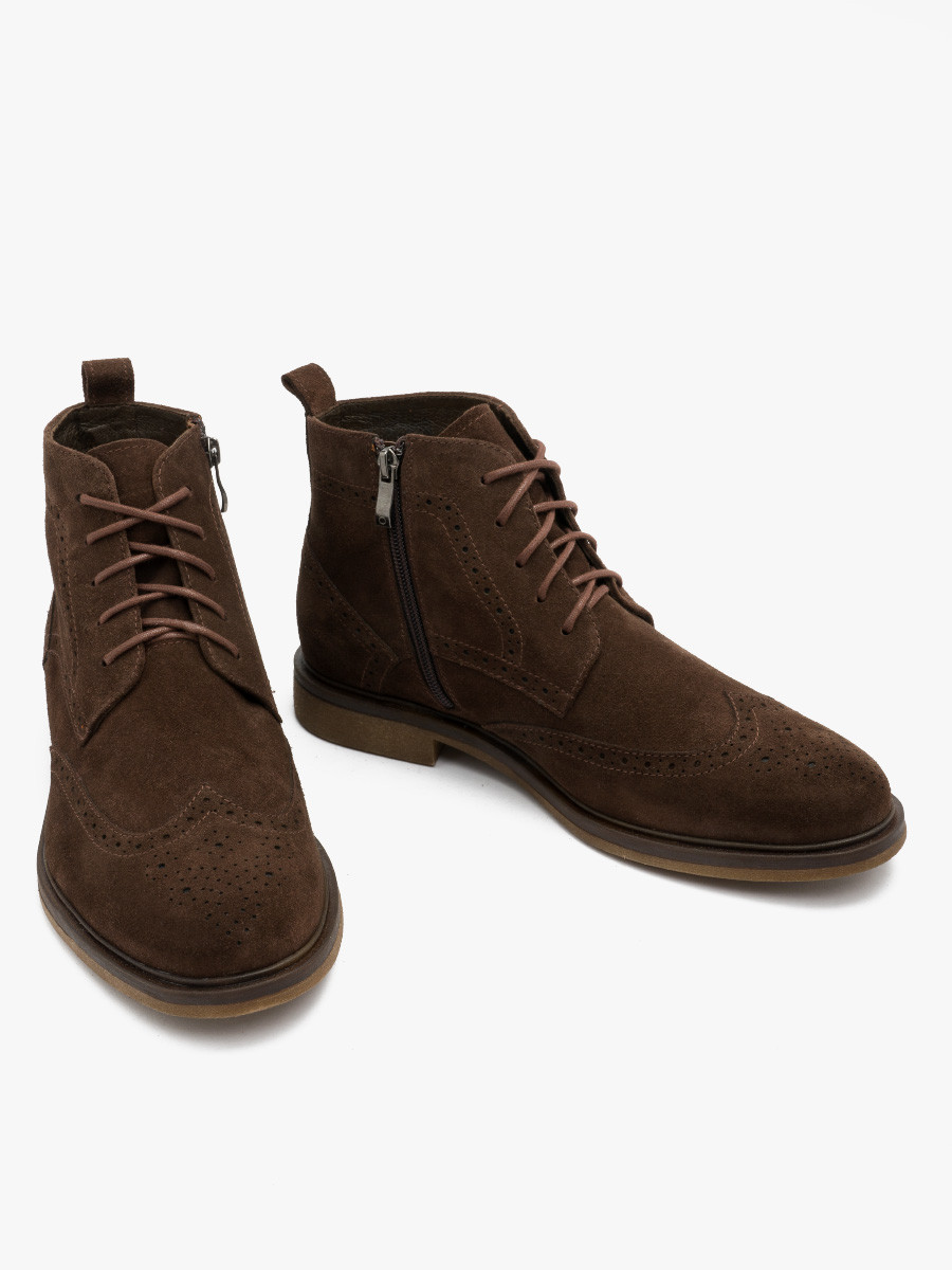 Brzowe trzewiki z ozdobnymi przeszyciami