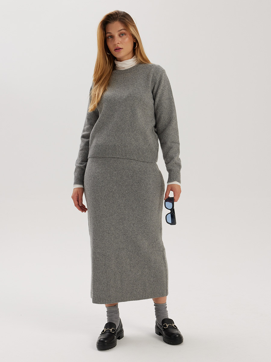 Czarny mokasyn ze srebrn ozdob