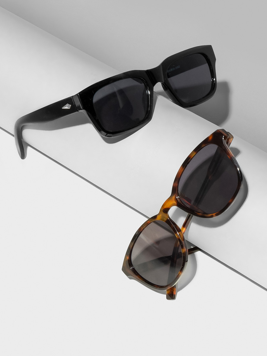 Okulary przeciwsoneczne z ozdobnymi zausznikami