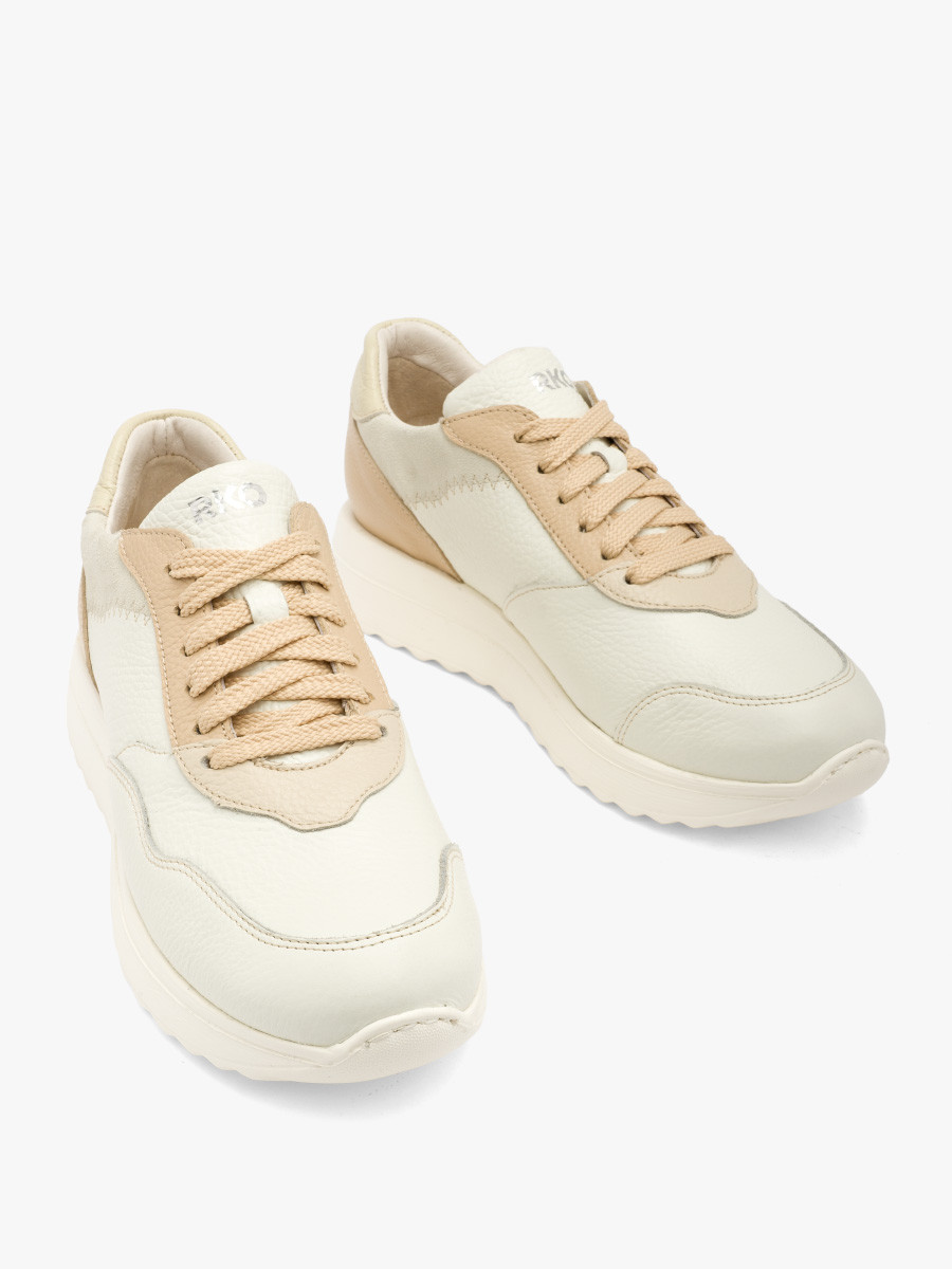 Biay sportowy póbut z beowymi wstawkami