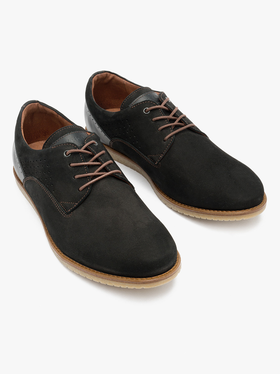 Czarne póbuty z ozdobn cholewk