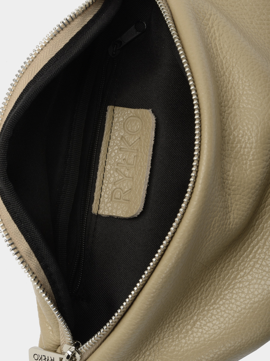 Ciemnobeowa torebka typu nerka