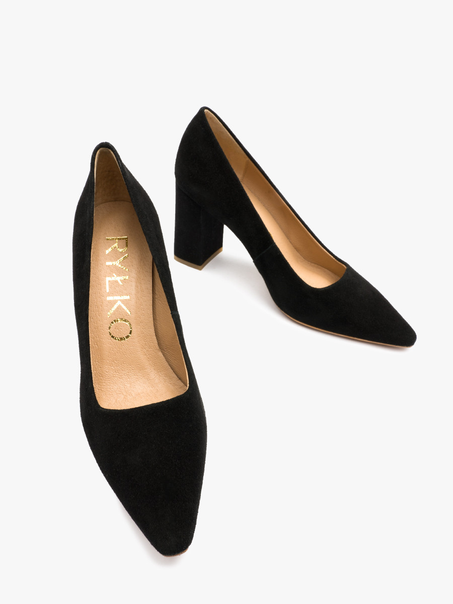 Czarne czóenka na supku