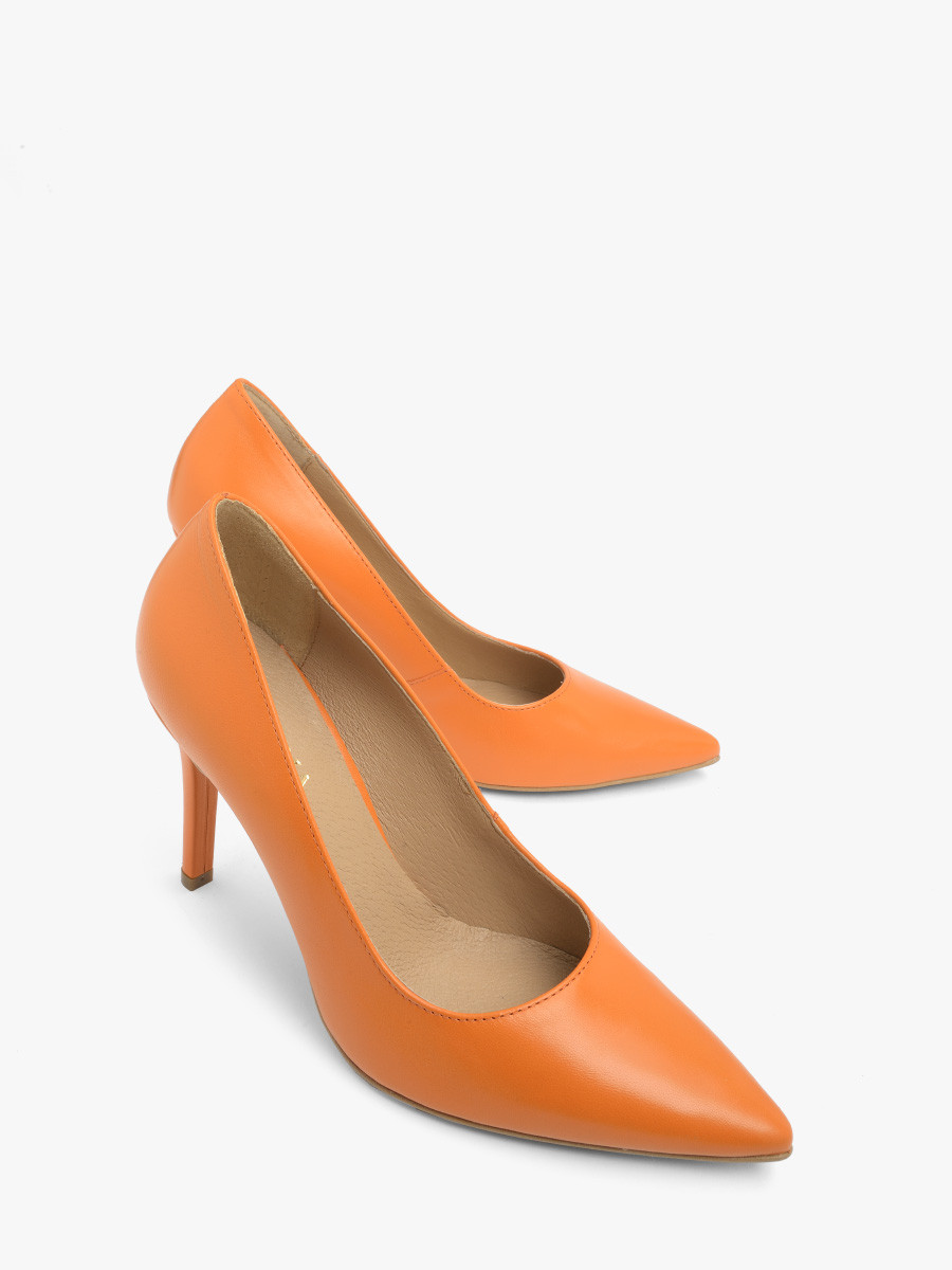 Pomarańczowe szpilki w szpic