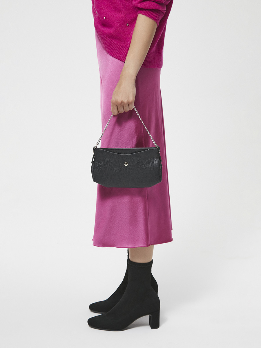 Maa czarna torebka z ańcuszkiem