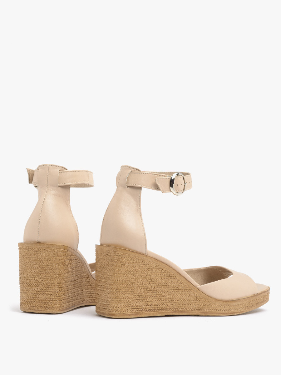 Beowe sanday z zapiciem wokó kostki