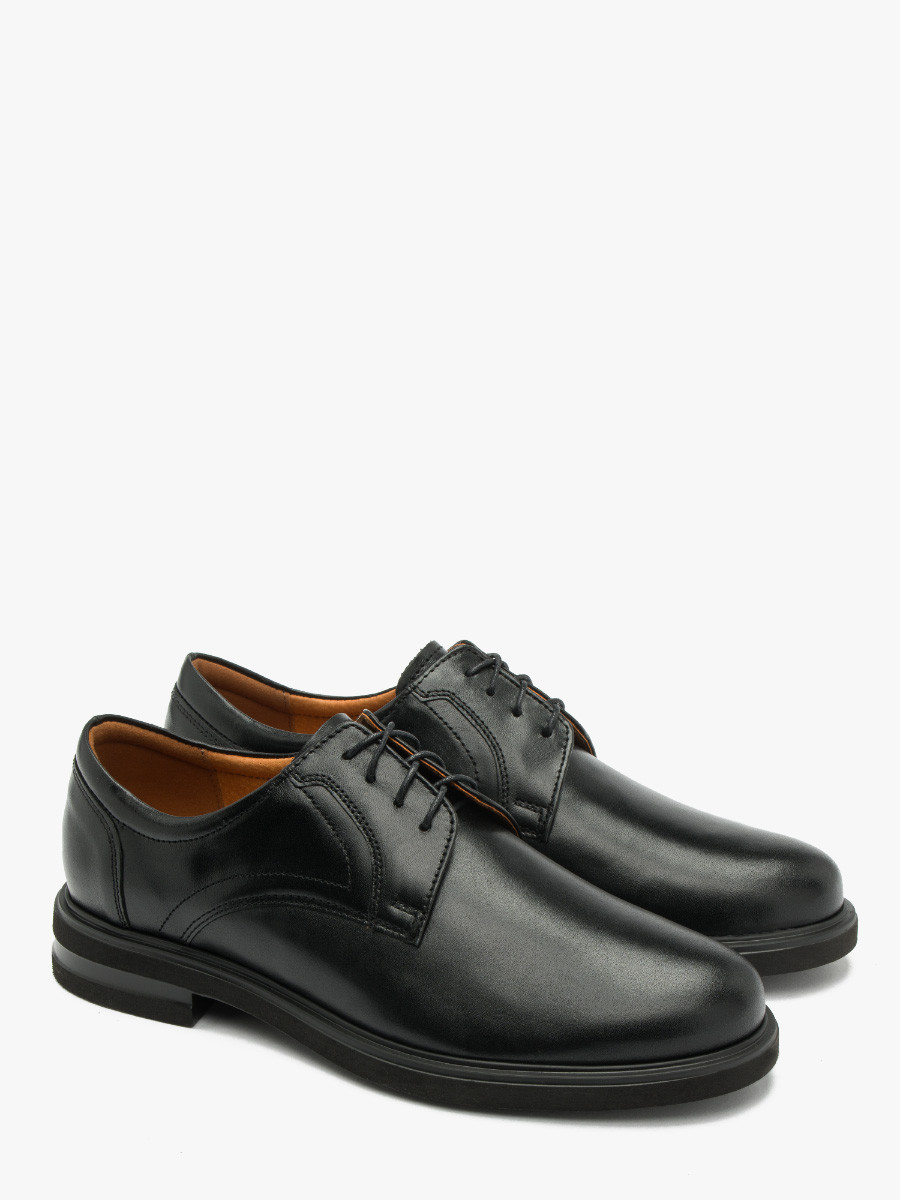 Czarne póbuty na lekkim spodzie