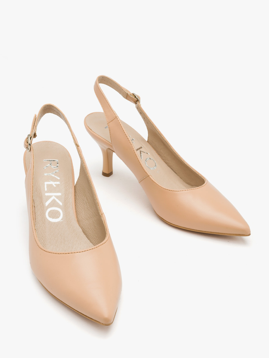 Beowe czóenka z odkryt pit