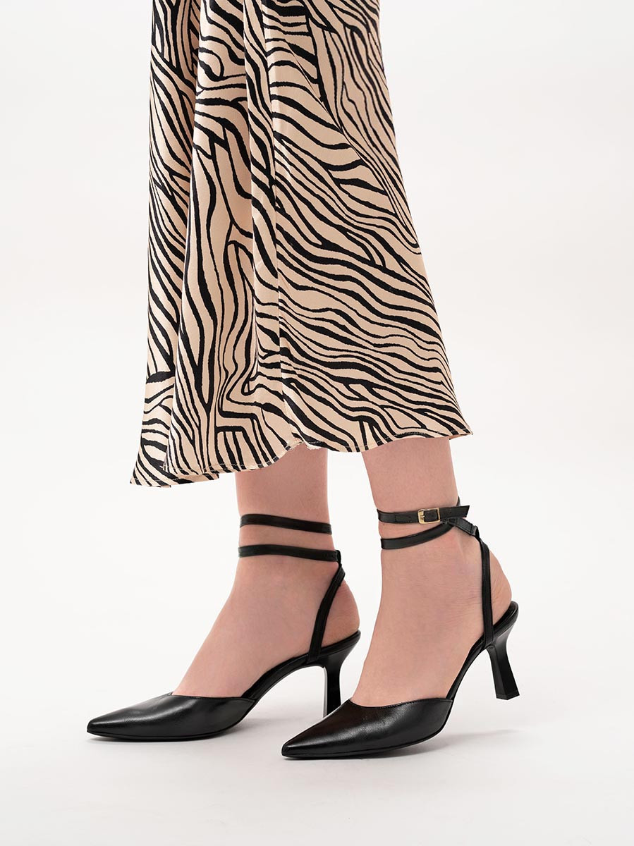 Czarne czóenka z paskiem wokó kostki