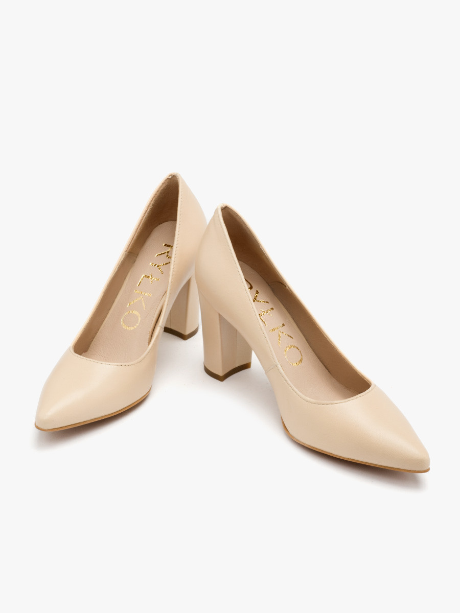 Beowe czóenka na supku