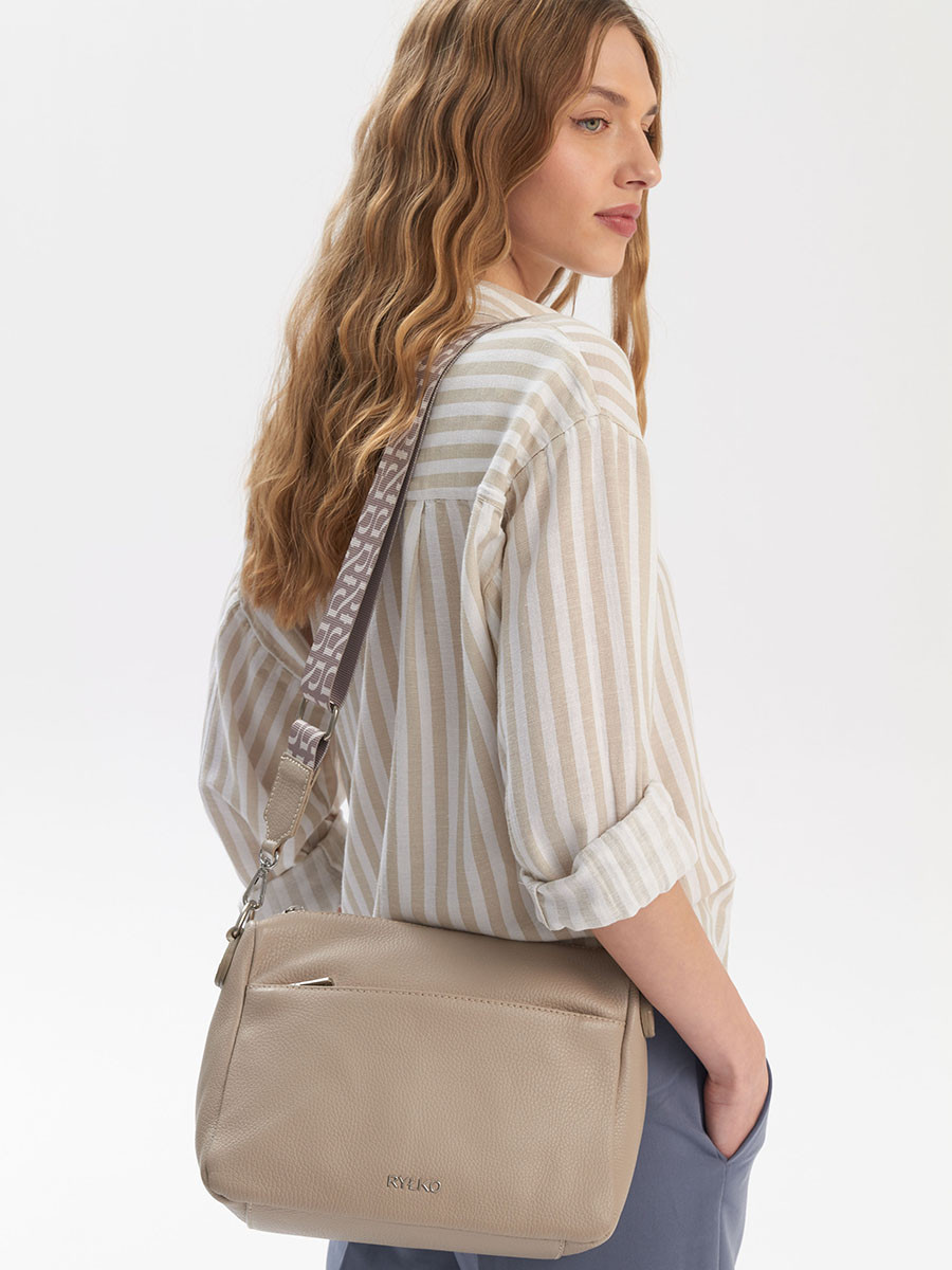 Beowa torebka na pasku z tkaniny