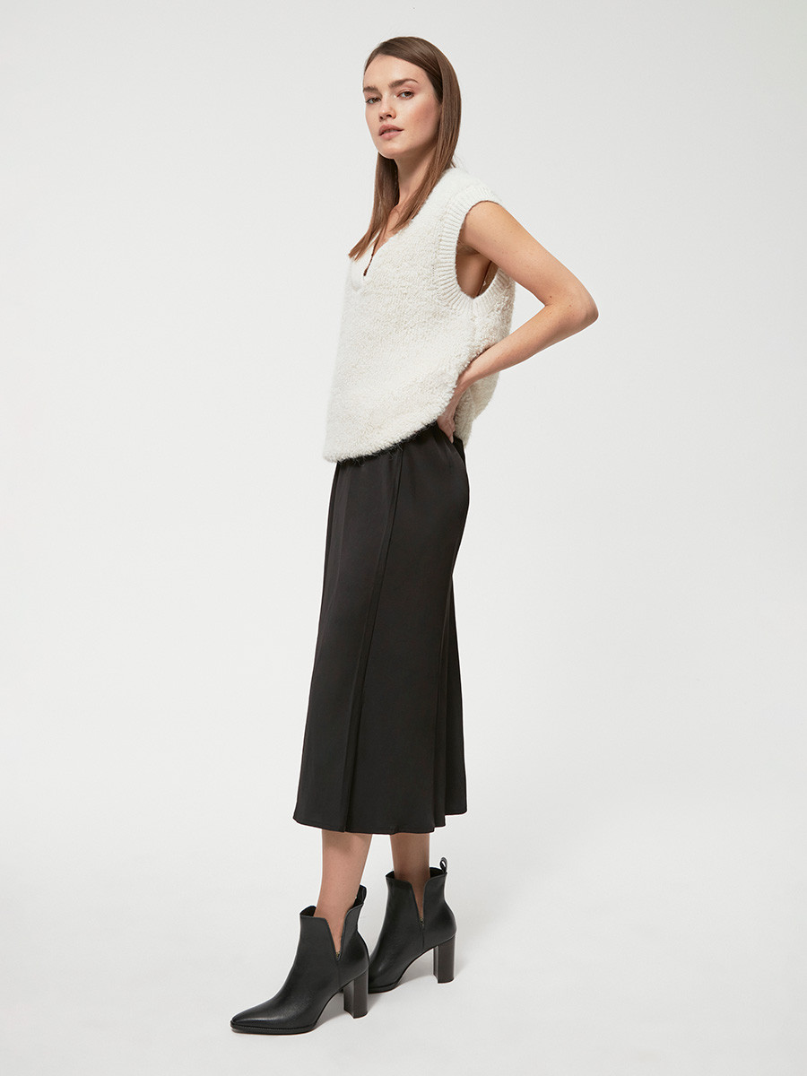 Czarne botki z ozdobn cholewk