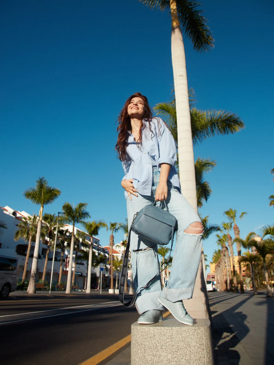 Niebieskie póbuty sportowe