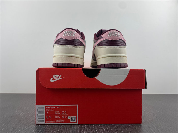 Nike Dunk Low “Valentine’s Day”