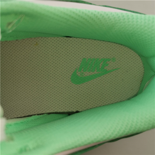 NIKE DUNK LOW GREEN GLOW (W) - DD1503-105