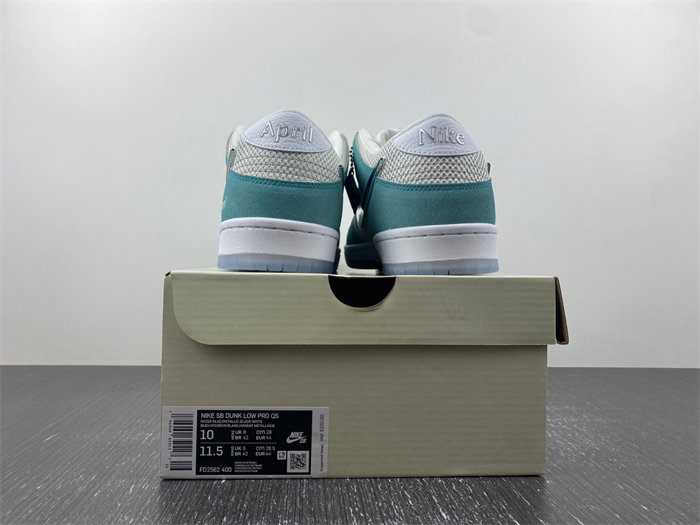 Dunk SDCAI*NIKE SB Low  FD2562-400