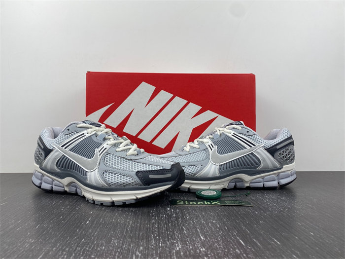 NIKE Air Zoom Vomero 5  FD9919-001