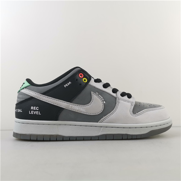 NIKE SB DUNK “VX1000 COMCORDER” CV1659 001