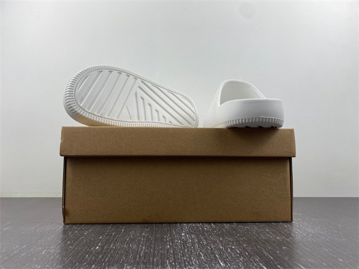 Nike Calm Slide  FD4116-100