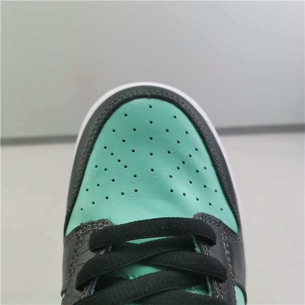 Nike Dunk SB Low Diamond Supply Co.