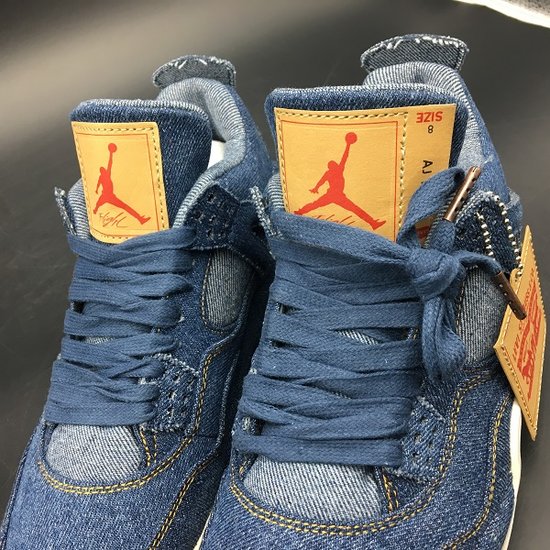 Air Jordan 4 Retro Levi