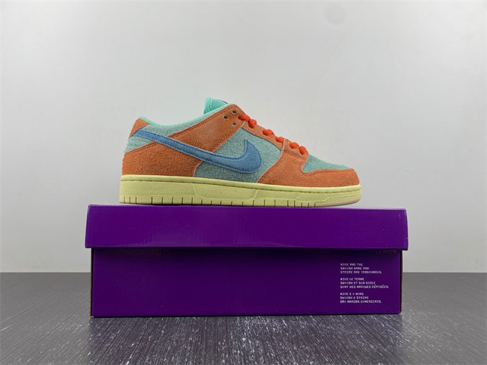 Nike SB Dunk Low “Noise Aqua” DV5429-800