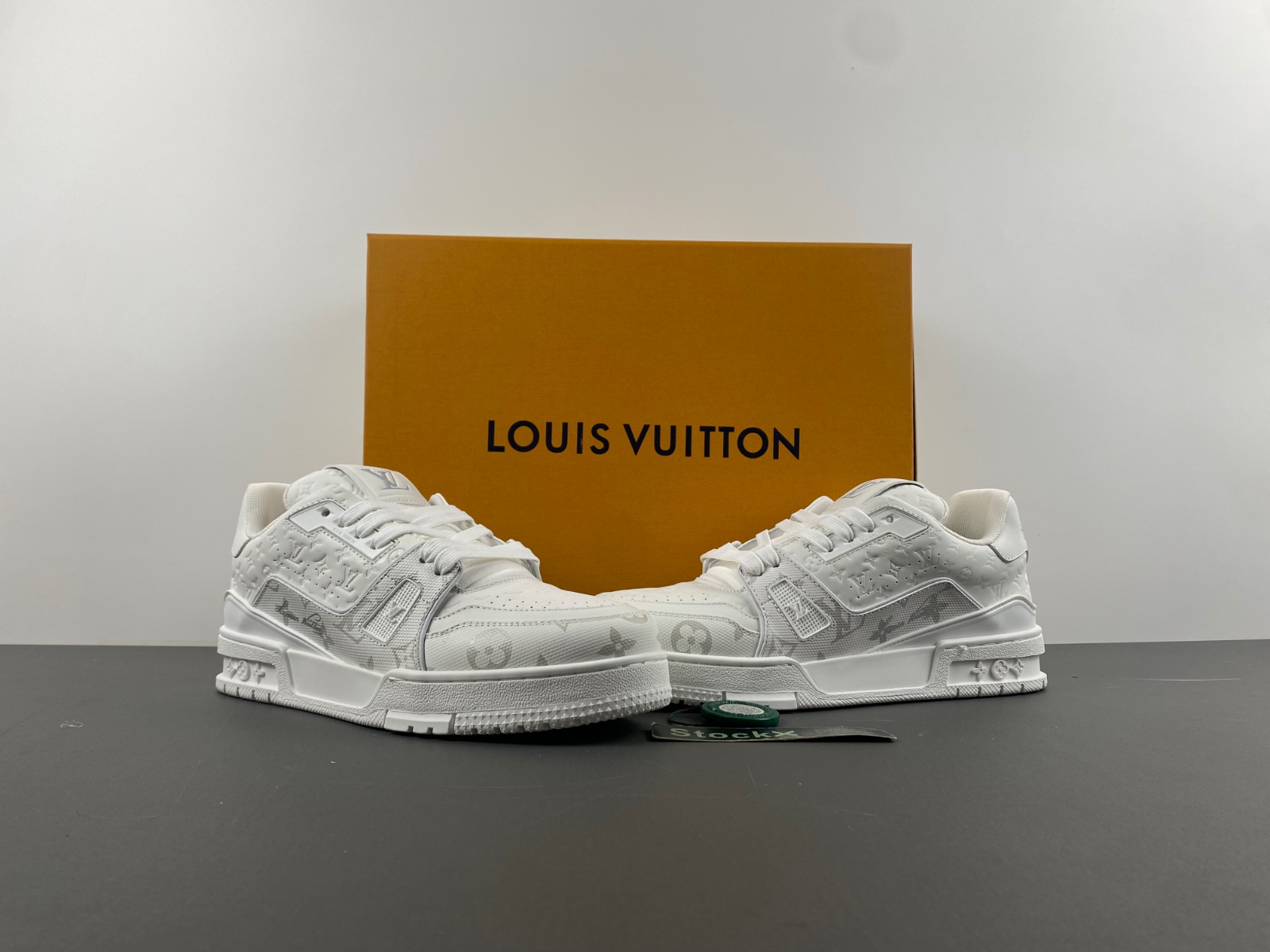 l**is V*t*n lv trainer white