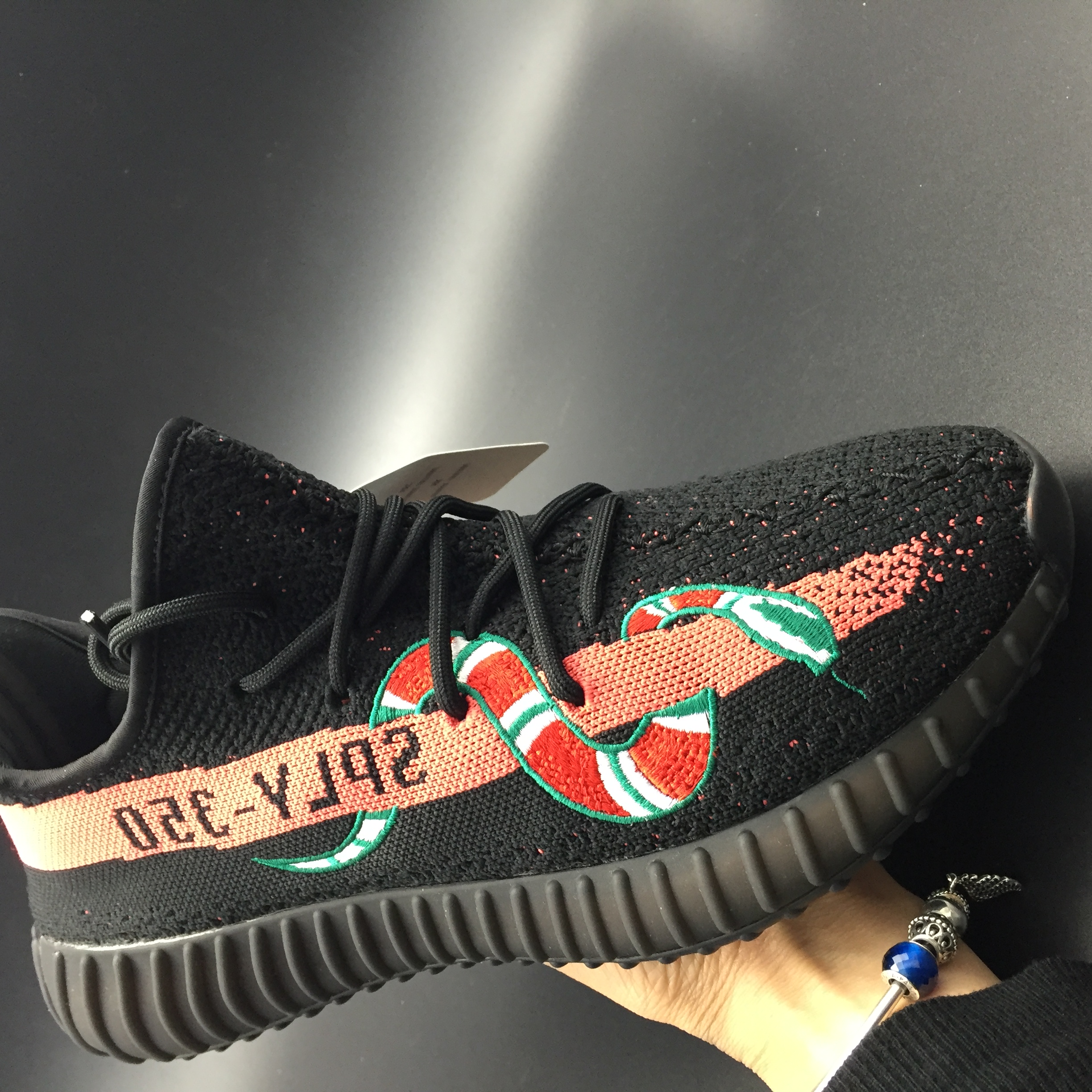 v2 G*u*i yeezy boost 350 v2