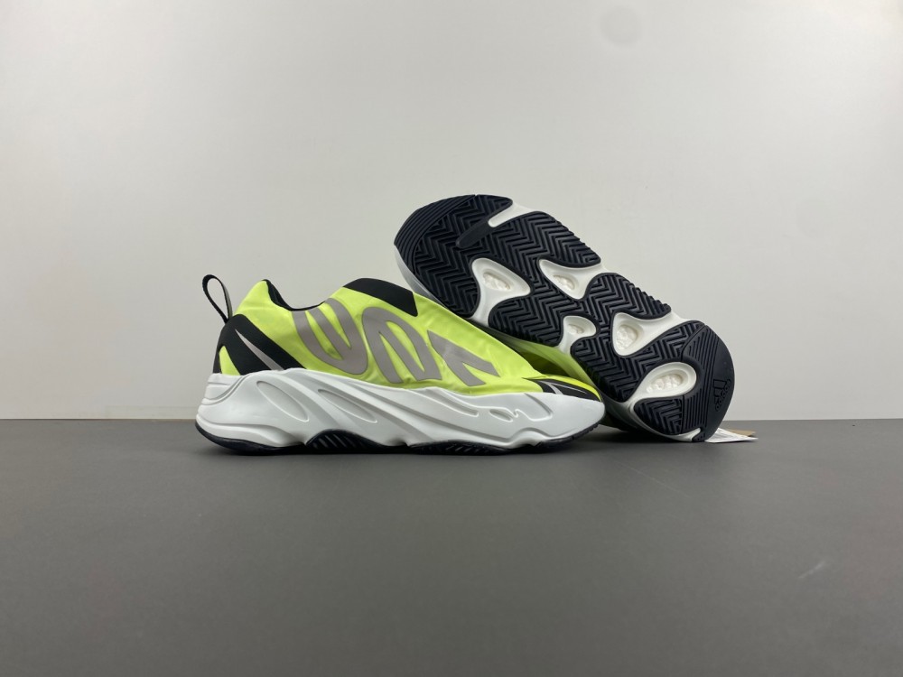 Ad*s yeezy boost 700 mnvn laceless 