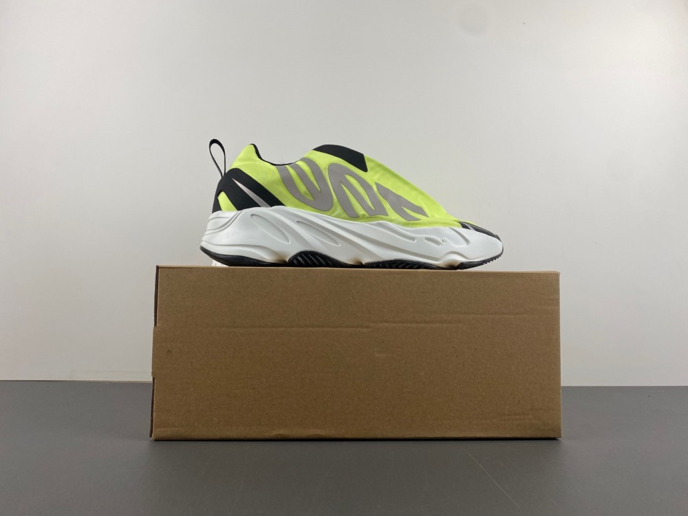 Ad*s yeezy boost 700 mnvn laceless 