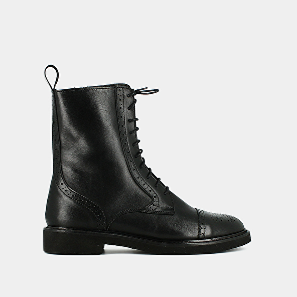 ROUND-TOE LACE-UP BOOTS