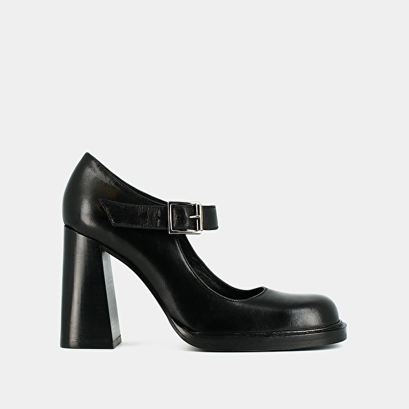 BABIES WITH BUCKLES AND SQUARE TOES