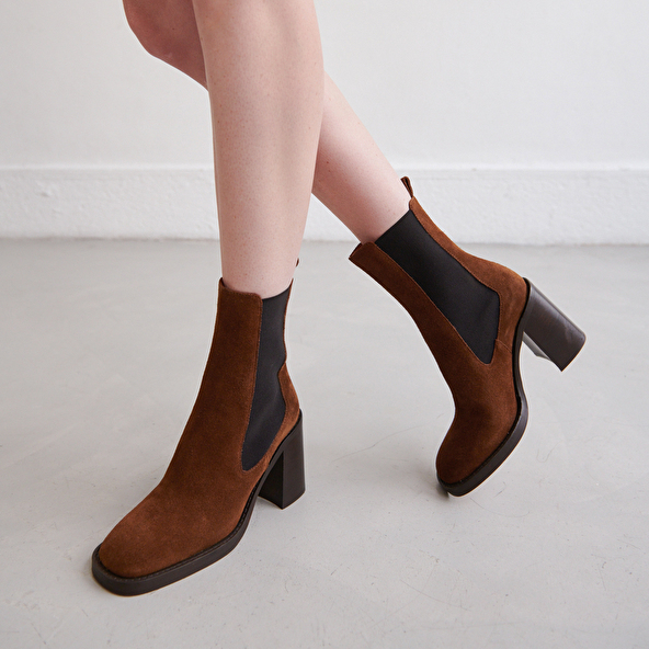 HEELED BOOTS WITH SQUARE TOES